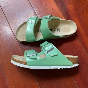 SOLD DO NOT BUY Birkenstock big buckle patent leather green sandals size 36